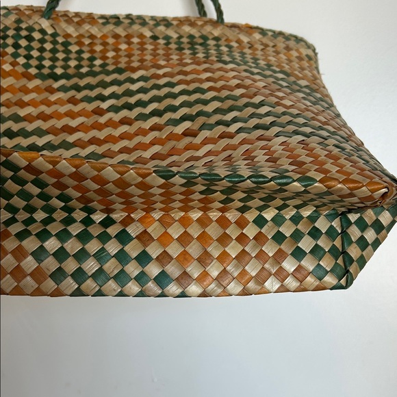 Elegant Woven Tote in Tan and Green - Picture 3 of 3